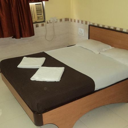 Girija Payyade Hotel Kalyān Buitenkant foto