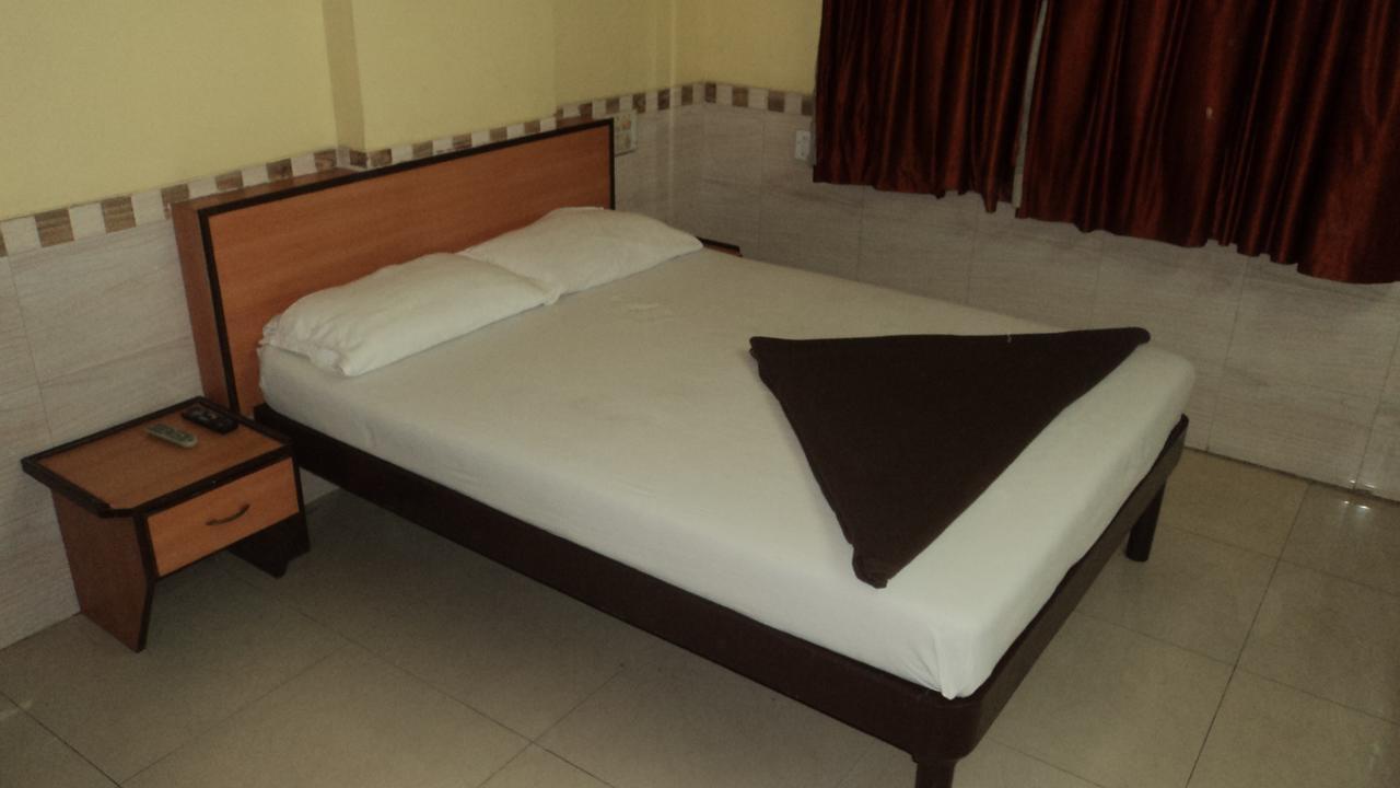 Girija Payyade Hotel Kalyān Buitenkant foto