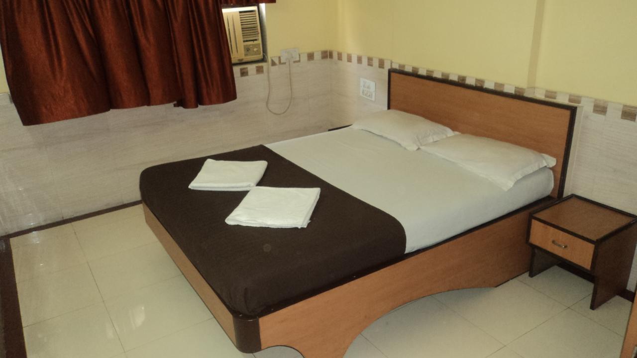 Girija Payyade Hotel Kalyān Buitenkant foto
