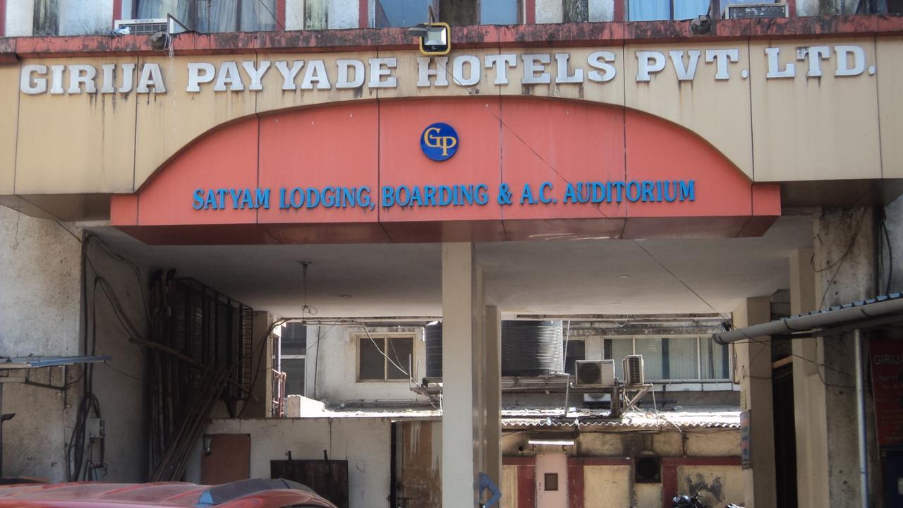 Girija Payyade Hotel Kalyān Buitenkant foto