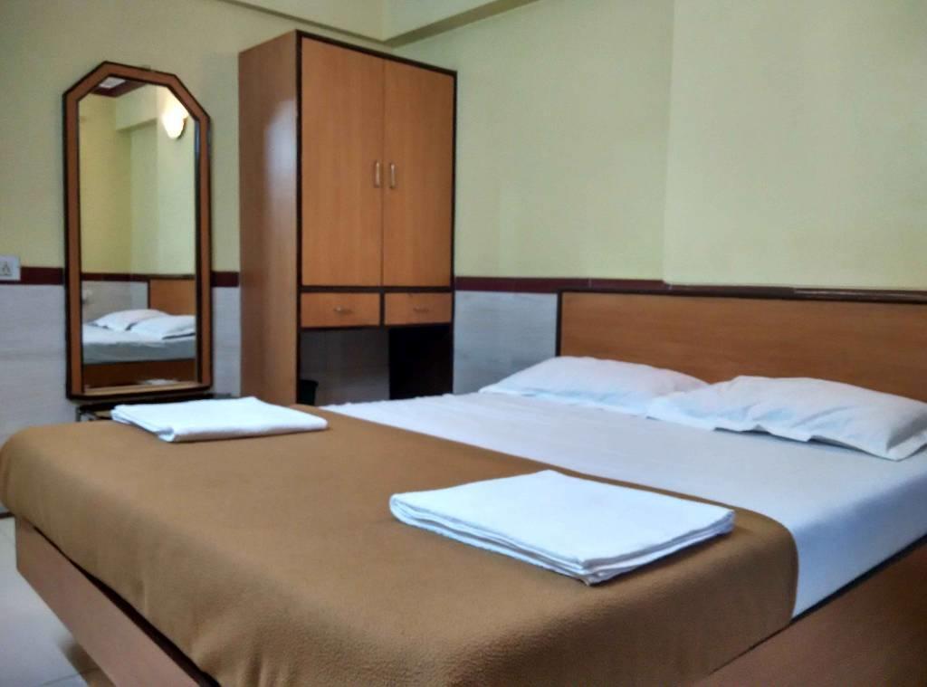 Girija Payyade Hotel Kalyān Buitenkant foto