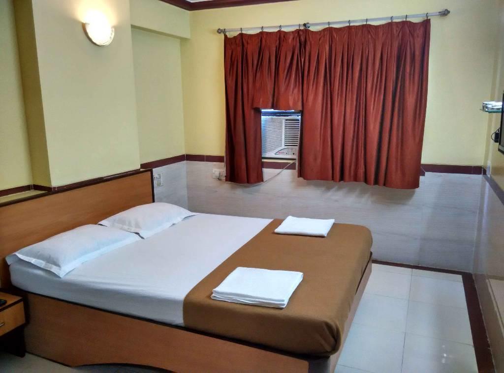 Girija Payyade Hotel Kalyān Buitenkant foto