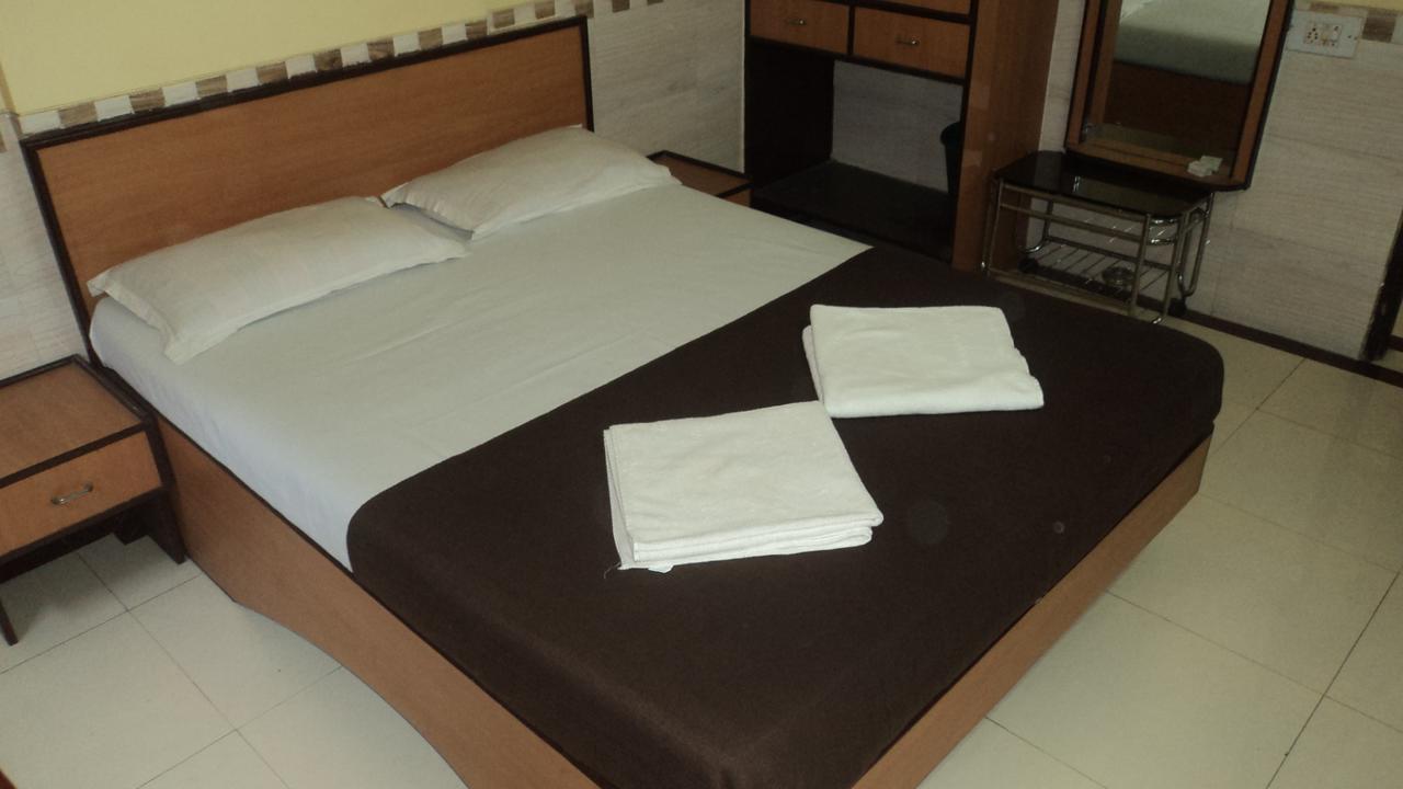 Girija Payyade Hotel Kalyān Buitenkant foto