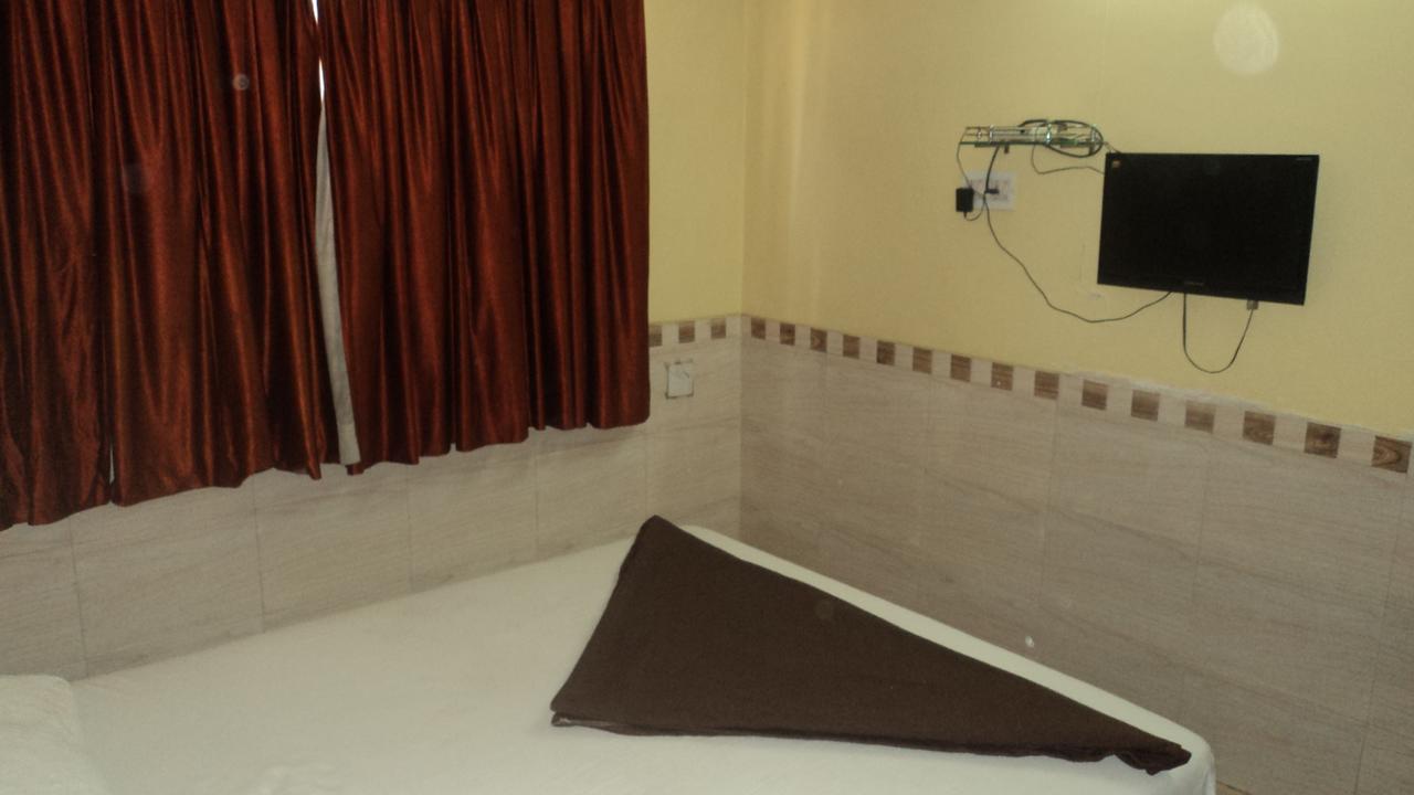 Girija Payyade Hotel Kalyān Buitenkant foto