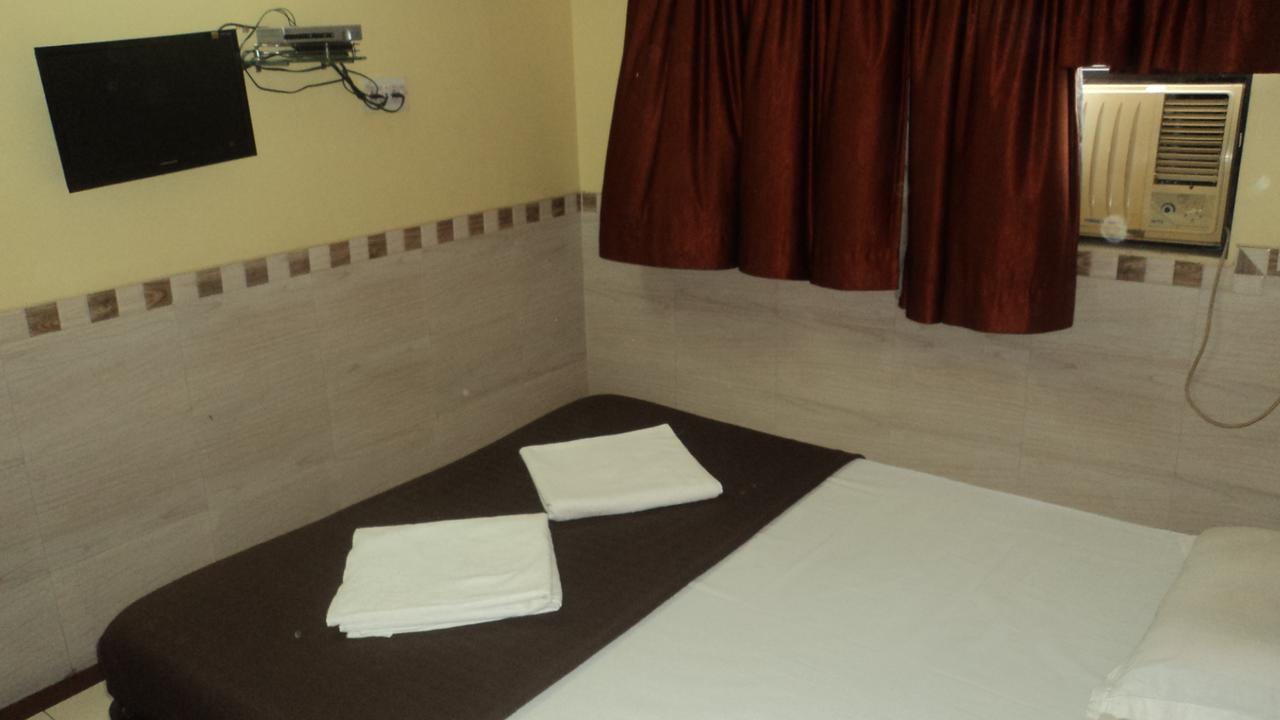 Girija Payyade Hotel Kalyān Buitenkant foto