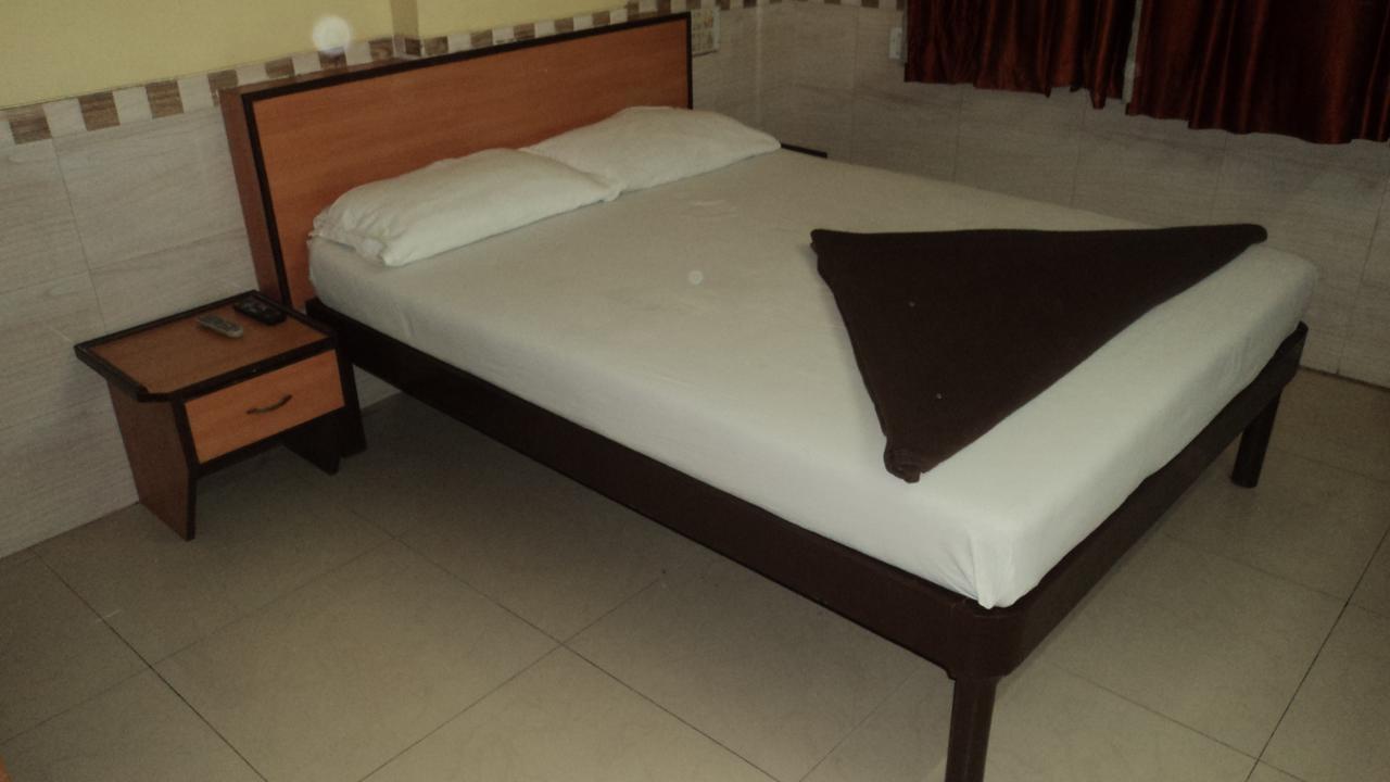 Girija Payyade Hotel Kalyān Buitenkant foto