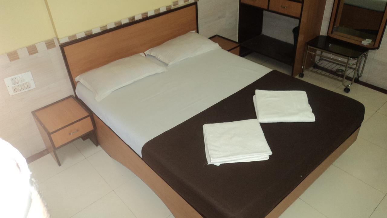 Girija Payyade Hotel Kalyān Buitenkant foto