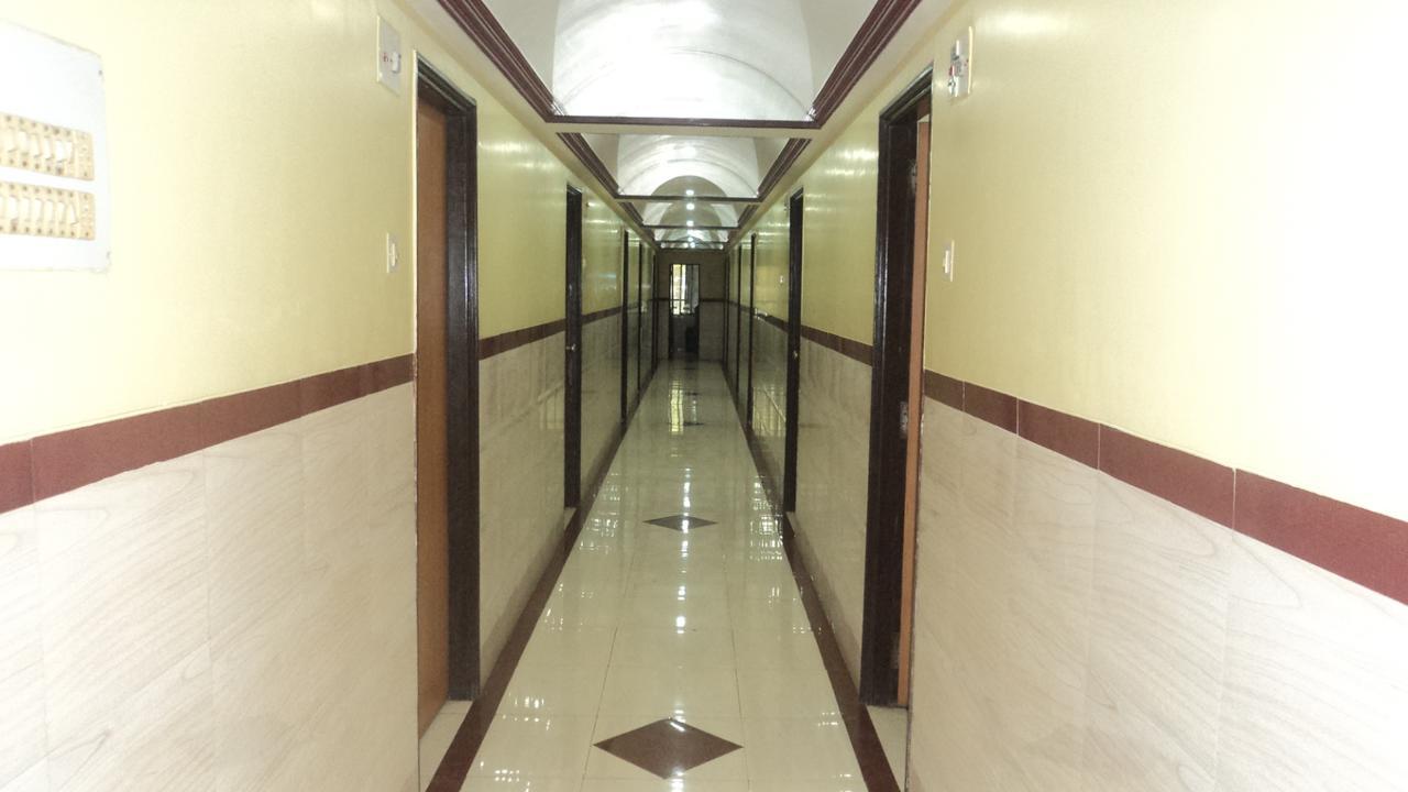 Girija Payyade Hotel Kalyān Buitenkant foto